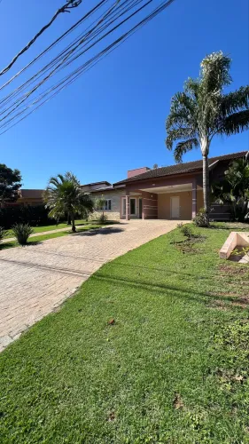 Casa em condomínio pra locação 