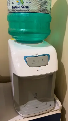 Bebedouro Electrolux estado de novo. 