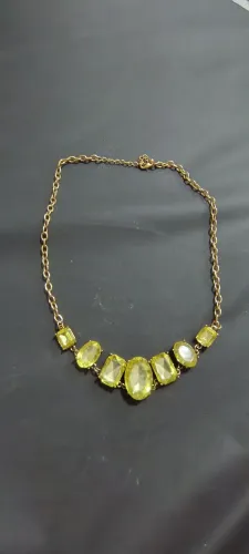 Colar verde pedraria (bijuteria)