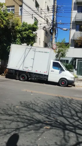 Caminhão baú Sprinter 412