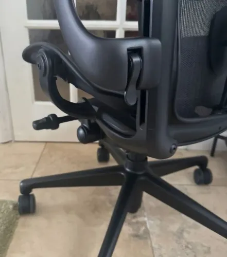 Cadeira Herman Miller New Aeron Preta como a noite! Tam B