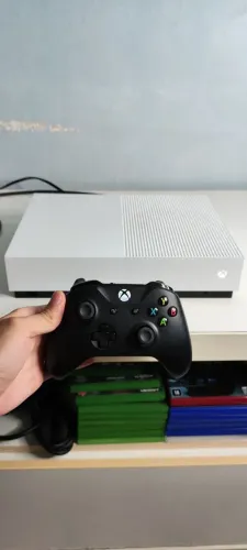 Xbox One S ALL Digital 1Tb Com Controle Original Detalhe Na Carcaça