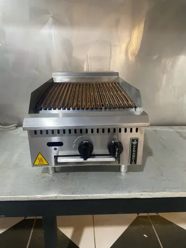 Charbroiler a gás semi nova