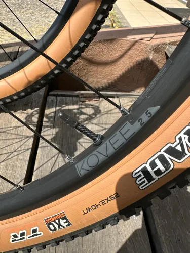 Par Rodas MTB Bontrager Koove 25 Tubeless