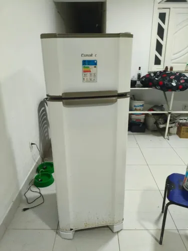 VENDO UMA GELADEIRA 