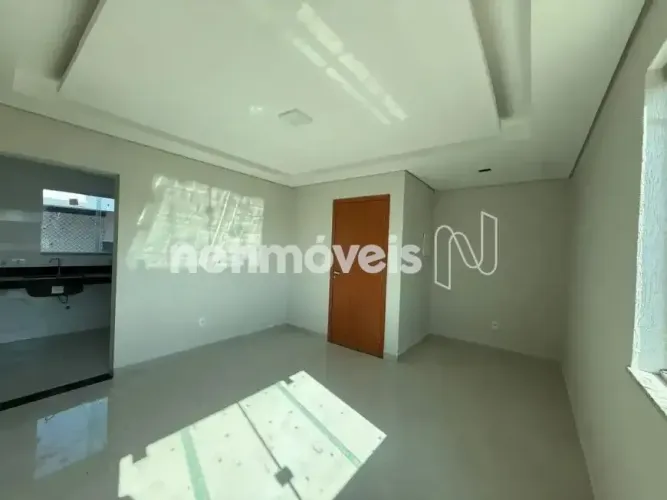 Apartamento à Venda no bairro Santa Mônica, 2 Quartos, Varanda e 1 Vaga. .