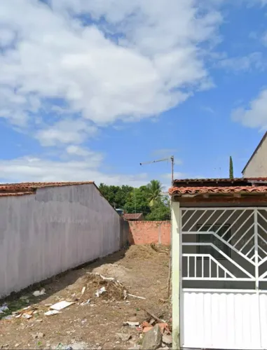 Terreno em centro rua calçada