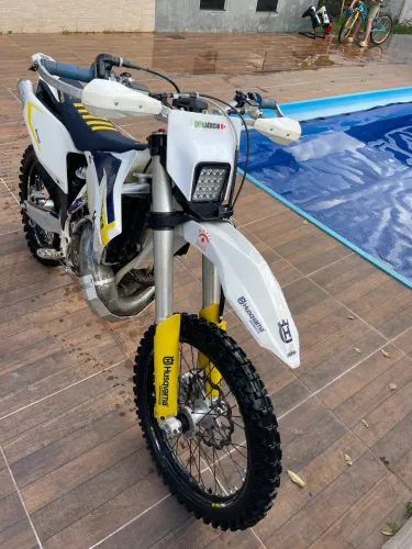 Vendo Linda e única husqvarna te 300 2t