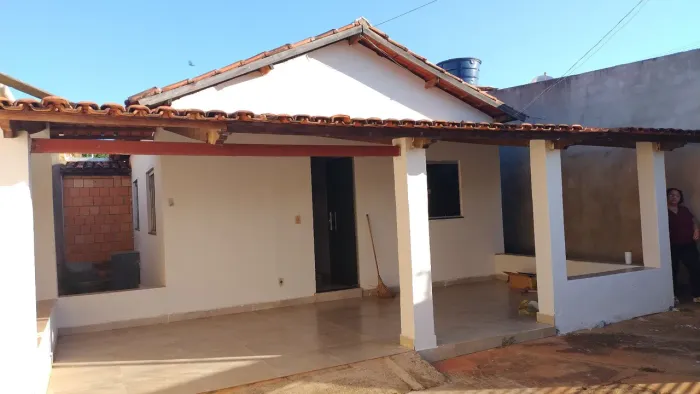 CASA À VENDA - UNAÍ-MG/ BAIRRO CACHOEIRA