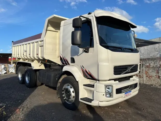 Volvo VM 260 Ano 2008 Caçamba Basculante