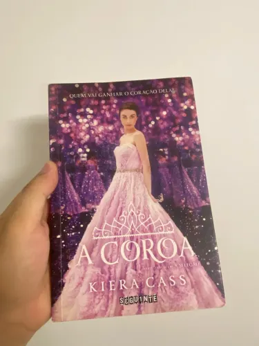 Livro A coroa Kiere Cass