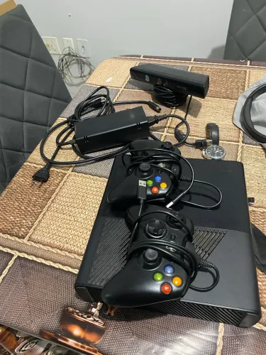 Vendo Xbox 360 desbloqueado,com mais de 60 jogos no hd