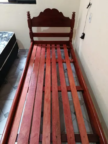 Tô vendendo cama de solteiro