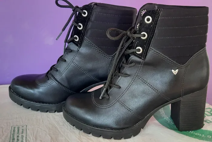 Bota Feminino.