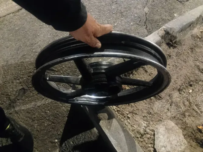 Vendo roda traseira liga leve exelente