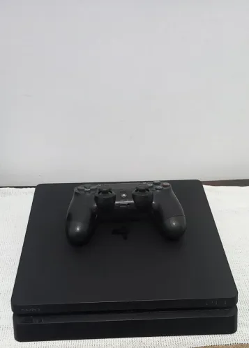 Playstation 4 slim + 1 manete. Impecável!!!