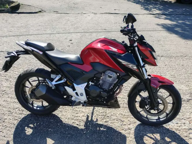 Cb300f aceito trocas, moto toda revisada, nada pra fazer