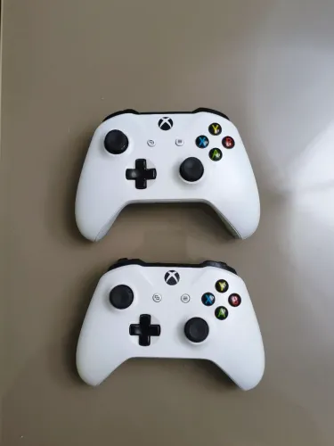 Dois controles Xbox one