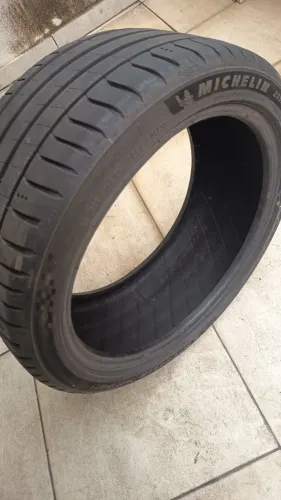 Pneu michelin 235 40 18