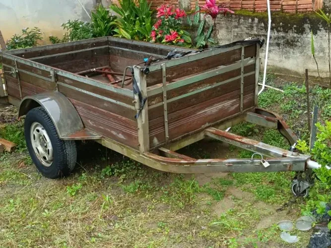 Carretinha de carga de 1 eixo, com documentação em dia.