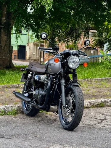 TRIUMPH BONNEVILLE T120 BLACK 2025.