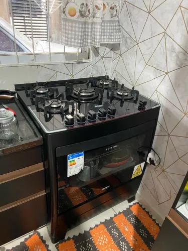Vendo fogão marca DAKO 5 bocas funcionando tudo perfeitamente 950,00 8 meses de uso