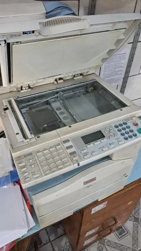 Duas máquinas de xerox - Ricoh - afício MP 201