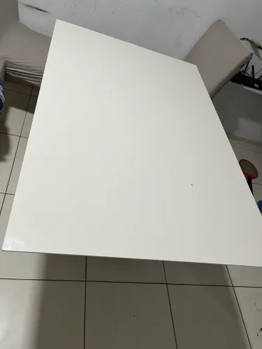 Vendo mesa com 4 cadeiras