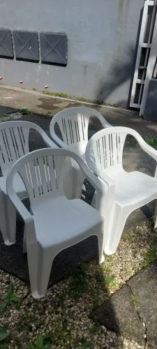 4 poltronas de plástico semi novas no campeche