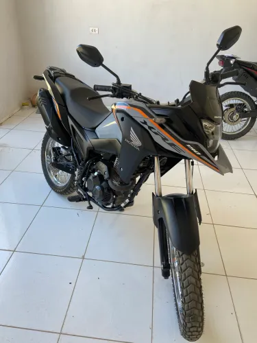 Vende-se xre 190 adventure 2025