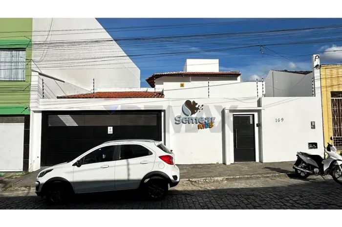 Vendo Oportunidade: Uma Casa Comercial