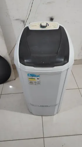 Vendo tanquinho de lavar roupa Colormaq 12kg funciona perfeitamente leia a descrição.
