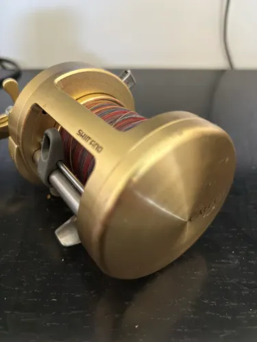 Carretilha Shimano Calcutta 700