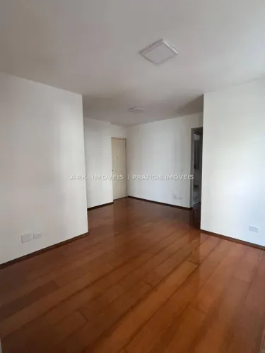Apartamento com 2 quartos para alugar perto do metrô Paraiso. Linhas verde e Azul