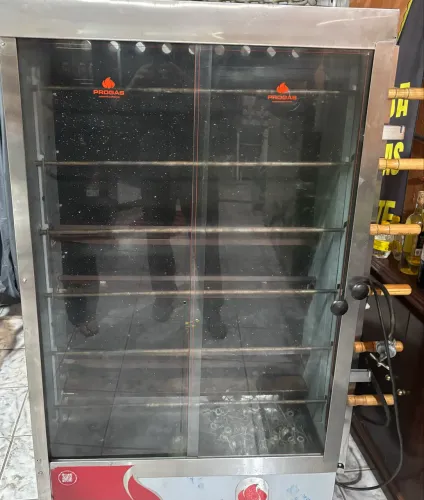 Máquina de frango assado