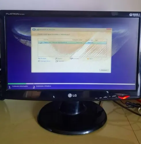 Monitor LG Flatron 19" (LEIA Mancha)