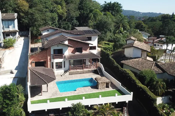 Casa no condomínio ALPES DA CANTAREIRA para venda com 8 quartos, sendo 4 suítes, 512m²