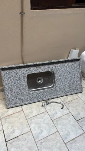 Kit pia de cozinha granito com Cuba inox + lavatório de banheiro com coluna Sabará 