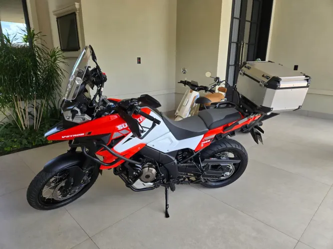 V-Strom 1050 adventure Branca/Laranja 2022