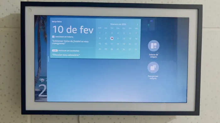 Alexa echo show 15 com TV