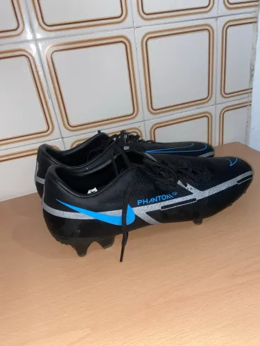 Chuteira Nike Phantom GT 2 Campo FG "Black Pack"