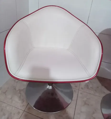 3 Poltronas decorativas giratórias