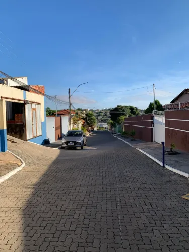 Aluga- se kit com sala e quarto GRANDE, valor 1100 já incluso o condomínio 