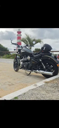 Royal enfield super meteor 650 com apenas 396 km moto praticamente que zero.