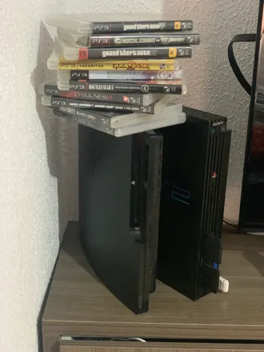 PS3 Super Slim Bloqueado/Original + 2 Controles + 10 Jogos (GTA V, BO2, e mais)