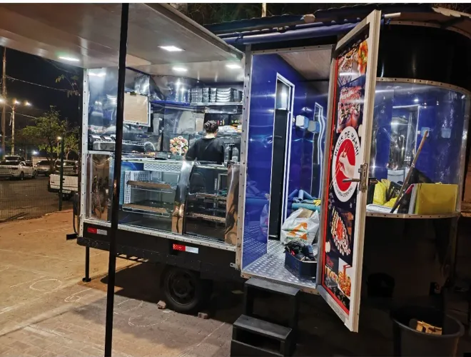 FOODTRUCK 4X2 PRETO(EXCELENTE)