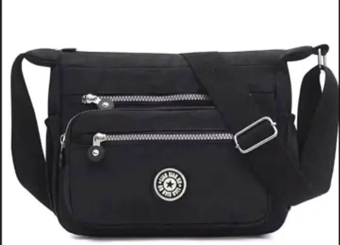 Bolsa Transversal Feminina Preta - Espaçosa, Moderna e Muito Conservada