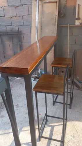 Conjunto aparador com banquetas