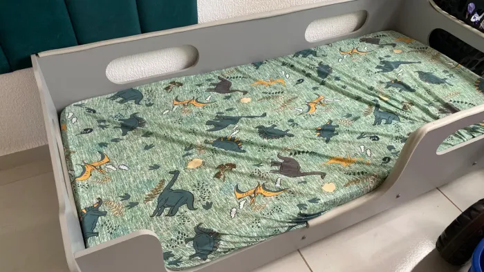 Cama montessoriana infantil 