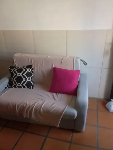 ALUGA-SE CASA SEMI MOBILIADA,BAIRRO BRASÍLIA...